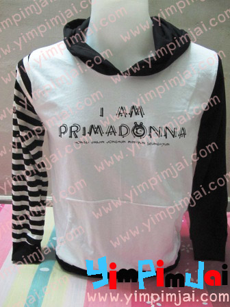 เสื้อฮู้ดแต่งแขนผ้าริ้วลายขาวดำ I am primadonna