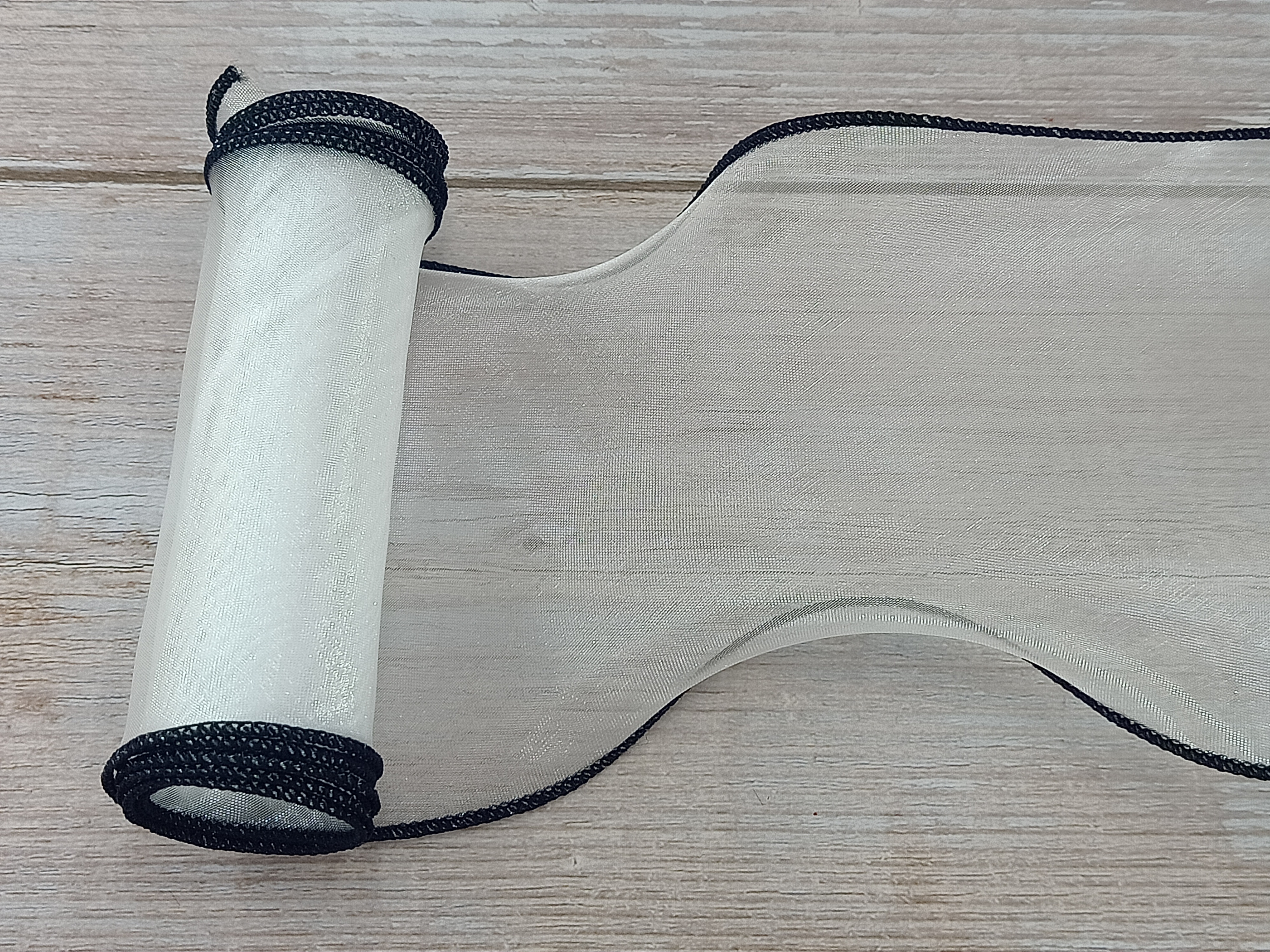 ริบบิ้นผ้าเย็บขอบสีดำ ผ้าไหมแก้ว ขนาด 10 ซม. (ขายเป็นหลา)