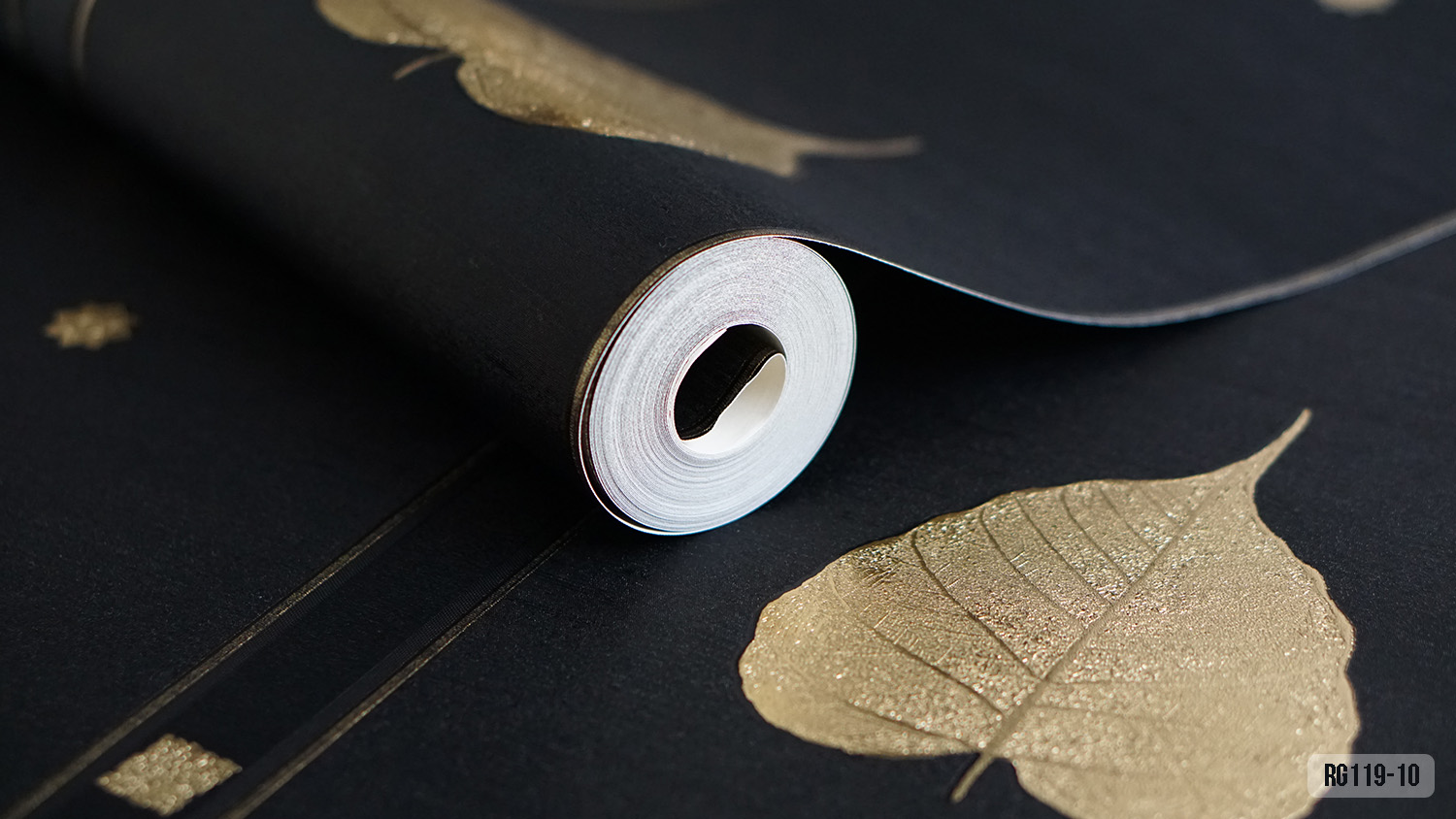 วอลเปเปอร์ติดผนังลายใบโพธิ์ สีทอง-ดำ RG119-10