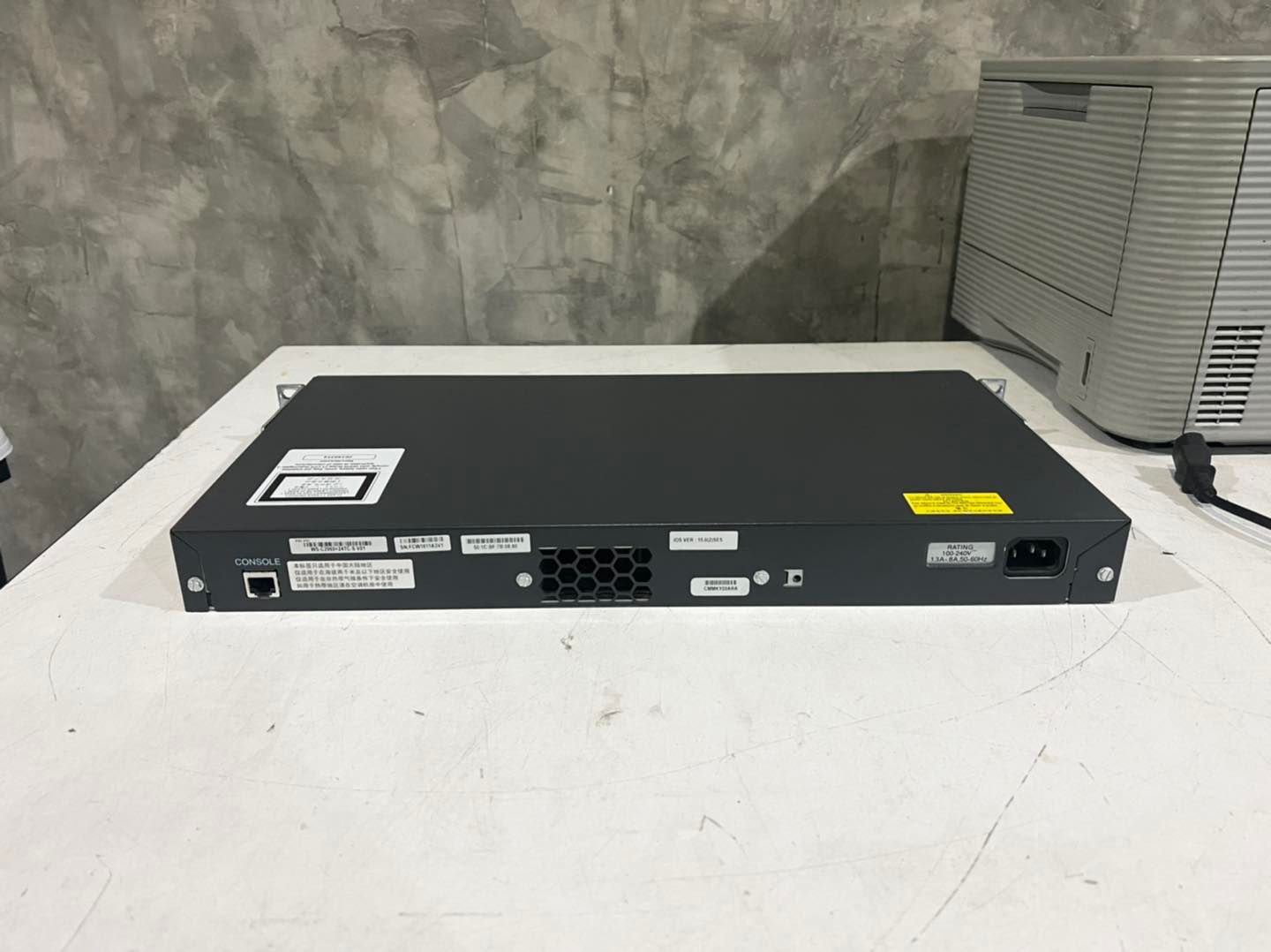 Switch Cisco 2960 Plus 24TC S switch มือสองพร้อมใช้งาน