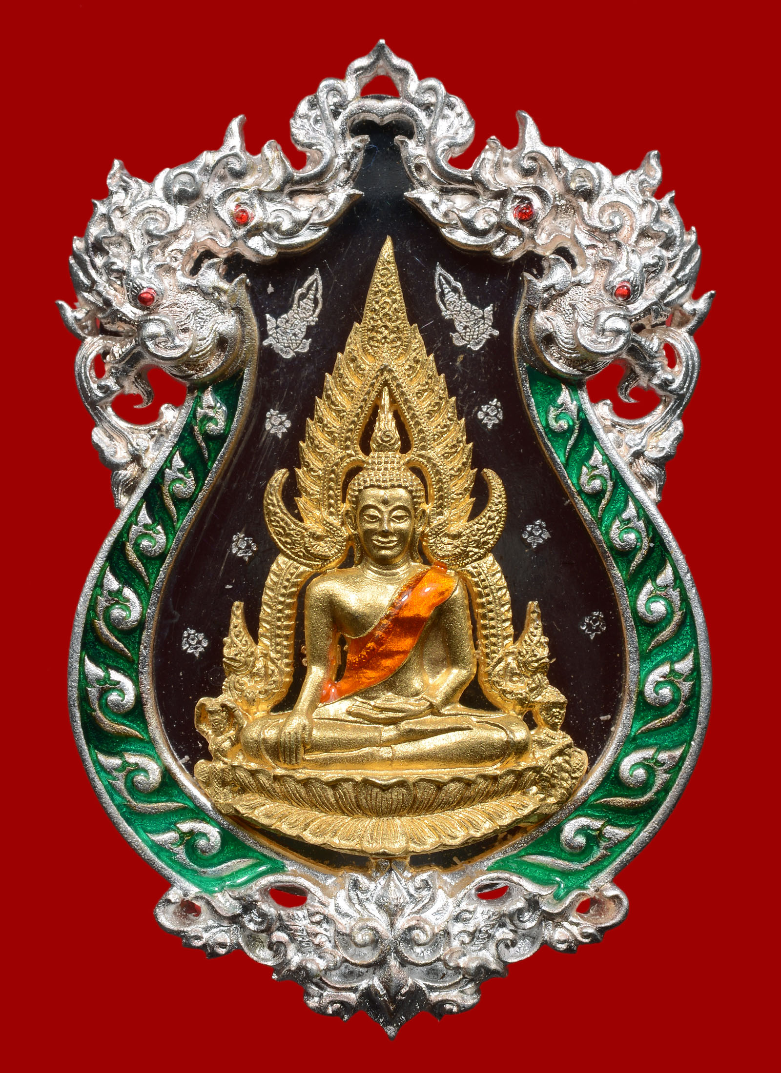 เหรียญหล่อฉลุพระพุทธชินราช เนื้อเงินลงยาราชาวดีสีเขียว องค์พระชุบทอง รุ่น จอมราชันย์ วัดพระศรีรัตนมหาธาตุวรมหาวิหาร จ.พิษณุโลก ปี 2554 สวยๆ พร้อมกล่องเดิม