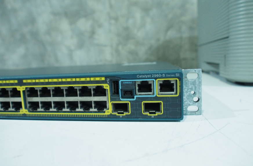 Cisco 2960S-24TS-S 10/100/1000 มือ 2 พร้อมใช้งาน