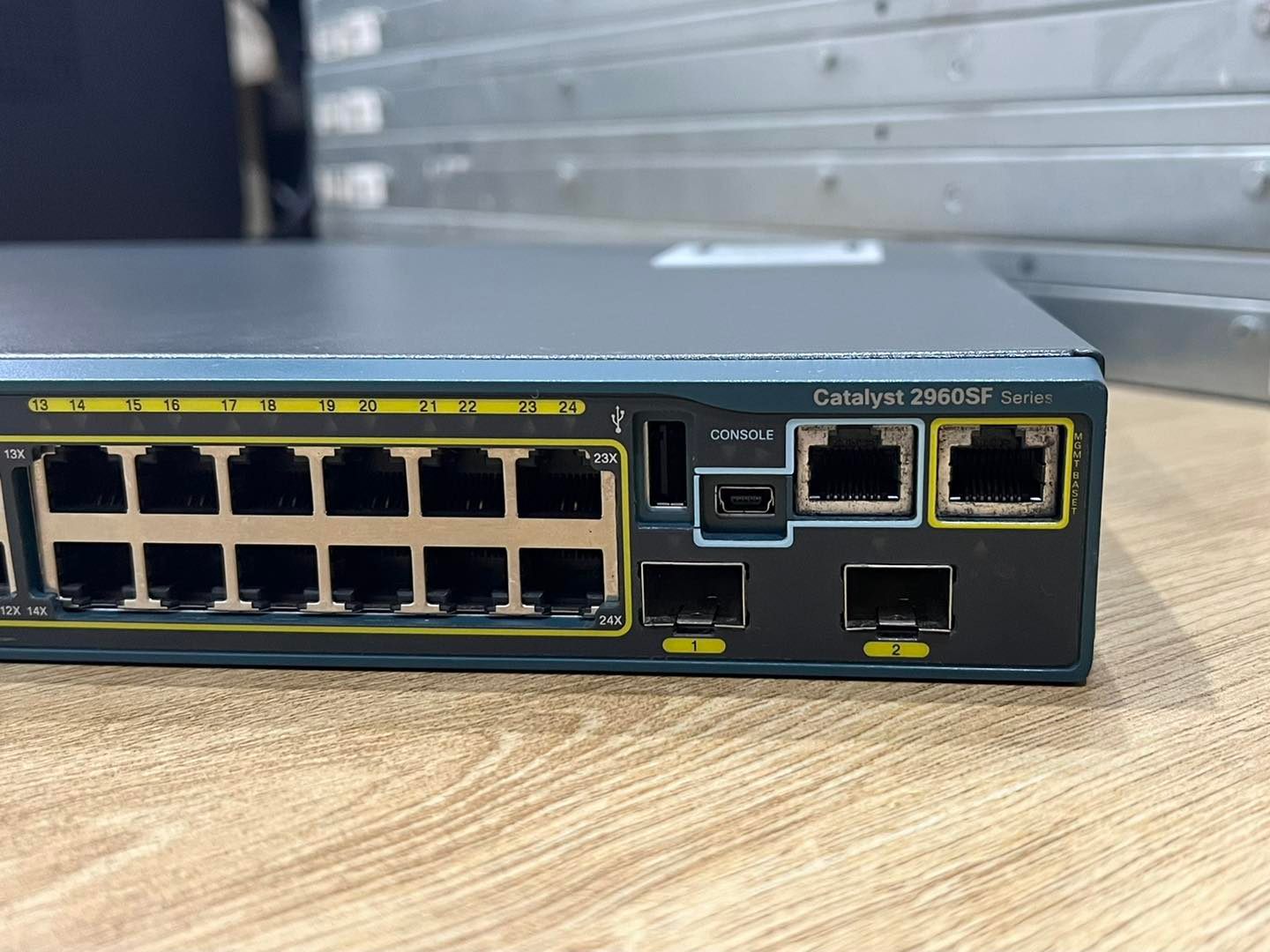 Cisco 2960S-F24TS-L switch มือ 2 พร้อมใช้งาน