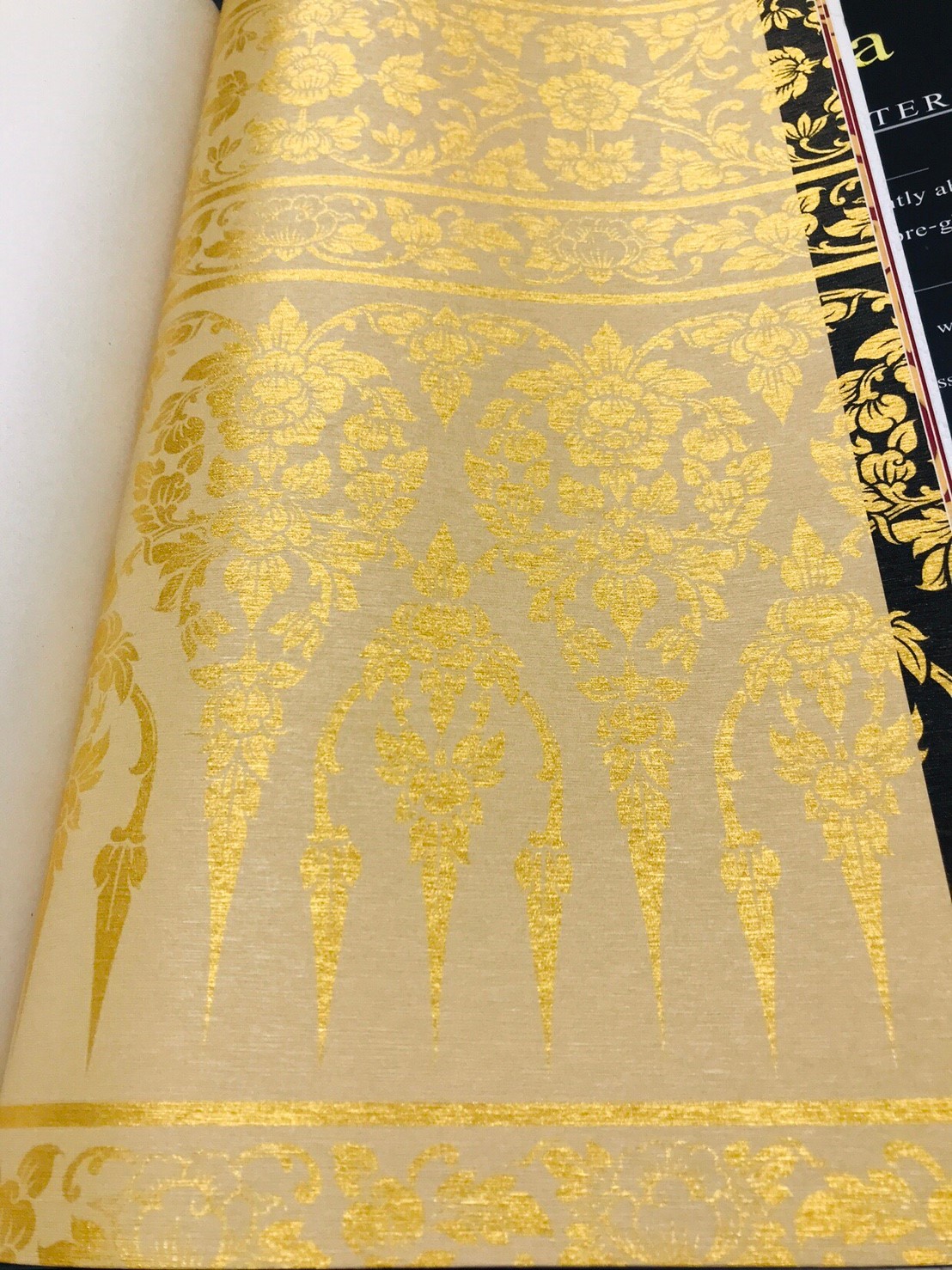 วอลเปเปอร์ลายไทย ดอกพุดตาน เทา-ทอง BD102-11