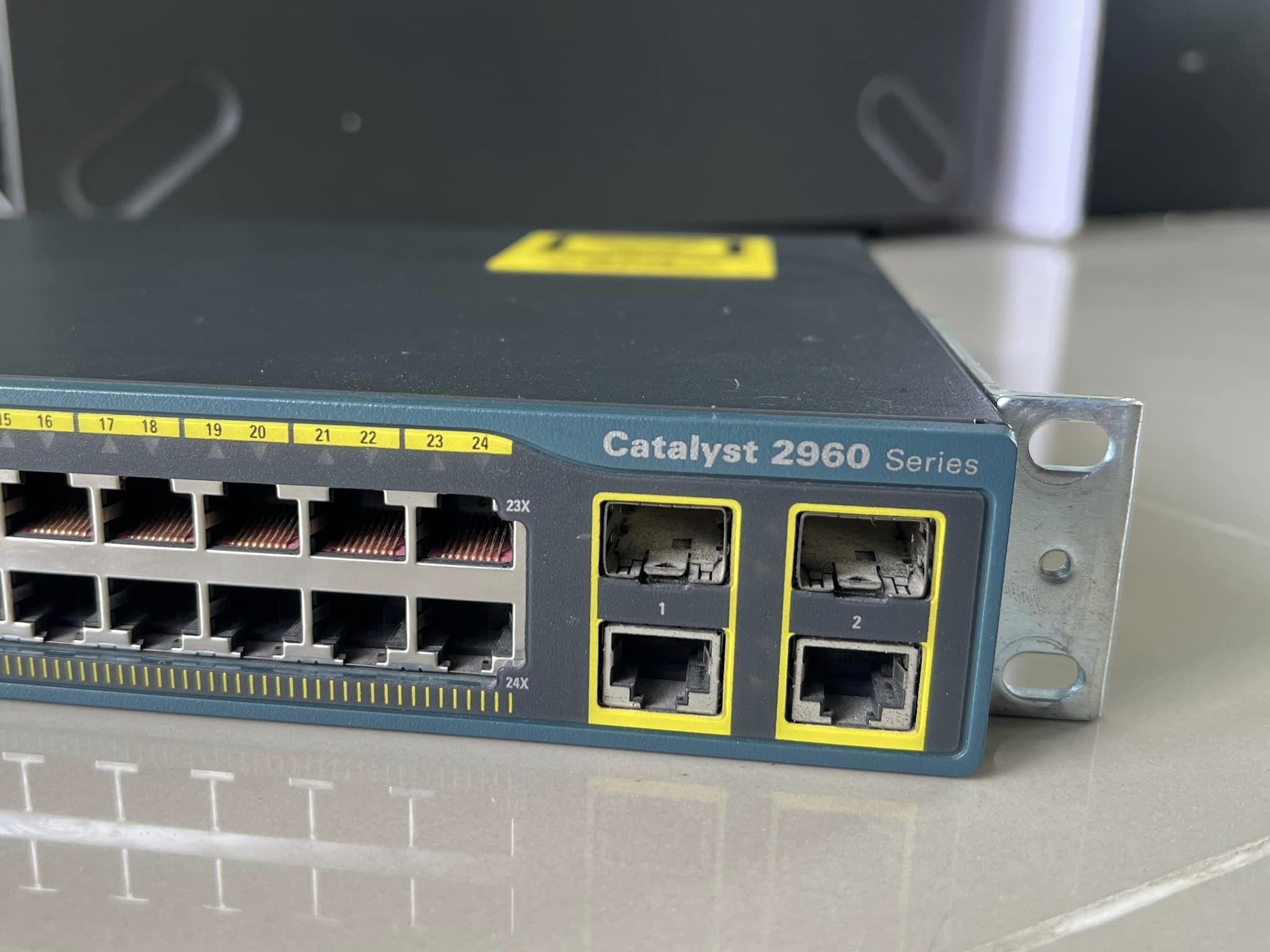 Cisco 2960 24TC L uplink 1G สวิทมือสองพร้อมใช้งาน
