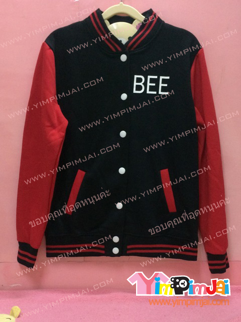 เสื้อกันหนาว เบสบอล สีดำ แขนแดง ลายตามสั่ง BEE LBB 15