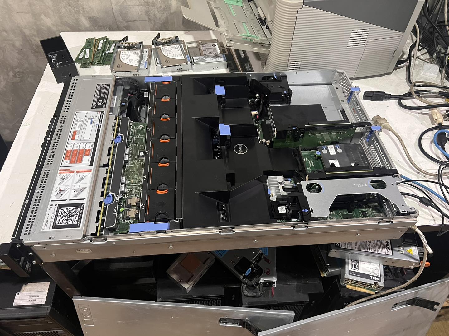 Server dell r720 2cpu 32gb 20cores sas ssd400 เซิฟเวอร์มือสองพร้อมใช้งาน