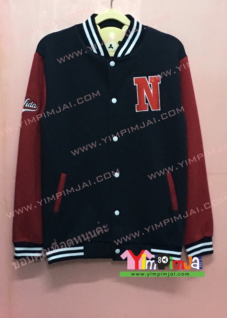 เสื้อกันหนาว เบสบอล สีดำ แขนยาวแดง กระดุมขาว มีกระเป๋า สรีนตามสั่ง N