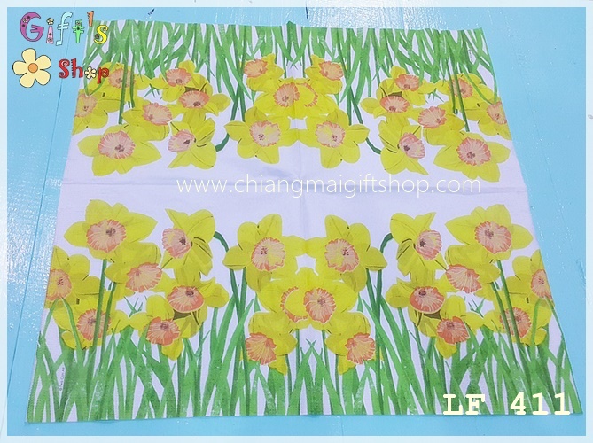 กระดาษแนปกิ้น ลายดอกไม้สีเหลือง พื้นหลังสีขาว