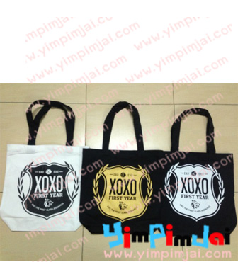 กระเป๋าผ้าสกรีนลาย xoxo