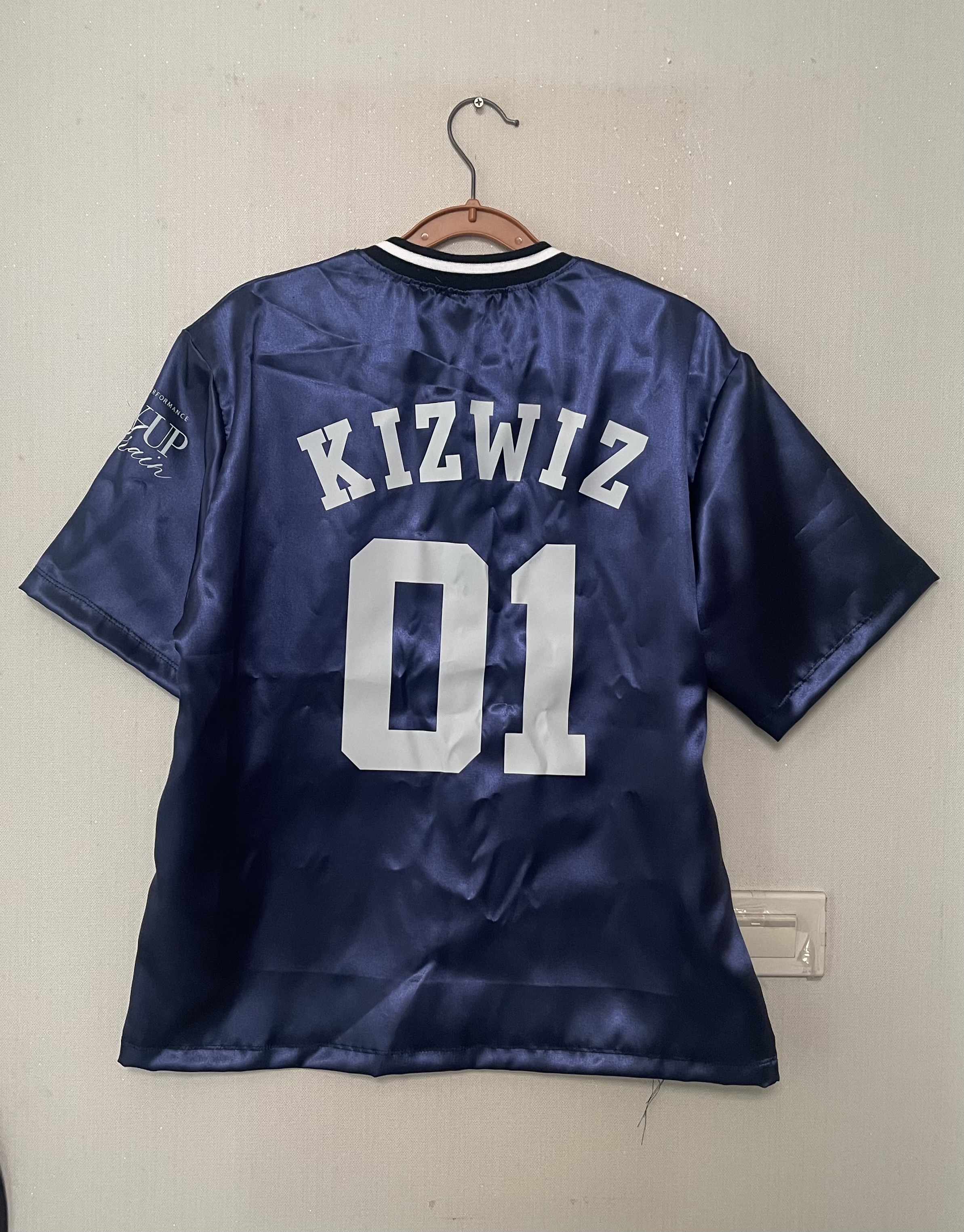 เสื้อคอวีผ้าซาติน