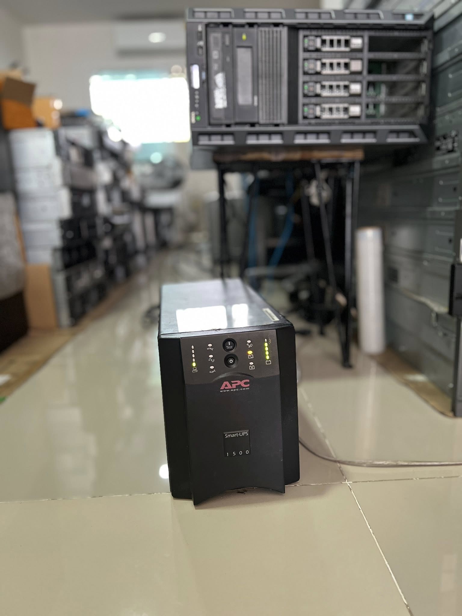UPS APC SUA1500 Smart UPS เครื่องสำรองไฟฟ้ามือสองพร้อมใช้งาน