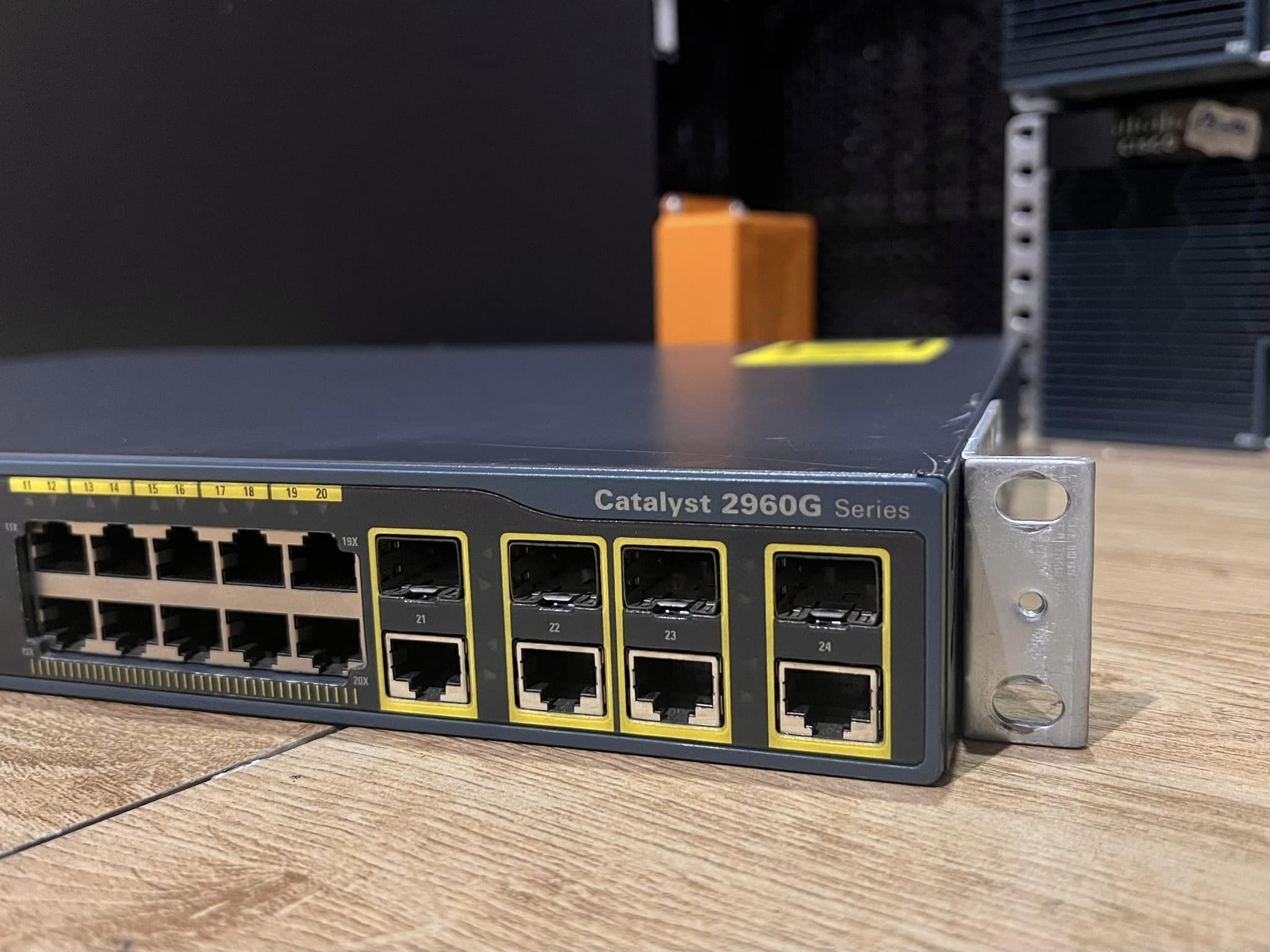 cisco 2960g 24tc l gigabit สวิทมือสองพร้อมใช้งาน