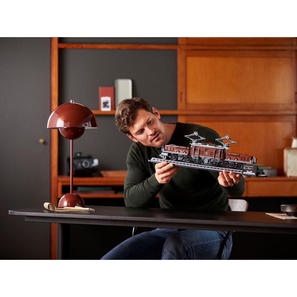 LEGO Exclusives 10277 Crocodile Locomotive