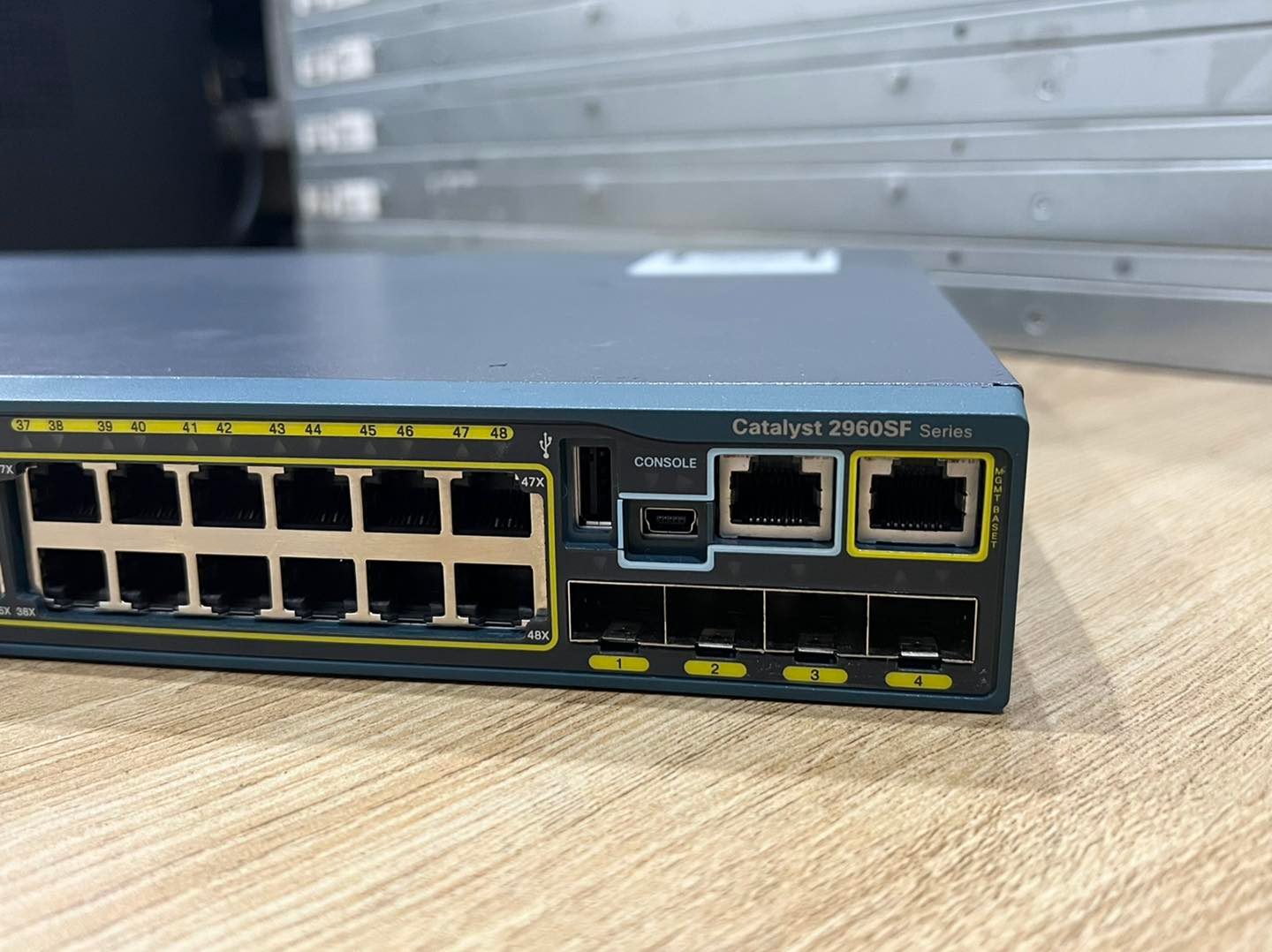 Cisco 2960S-F48TS-L switch มือ 2 พร้อมใช้งาน