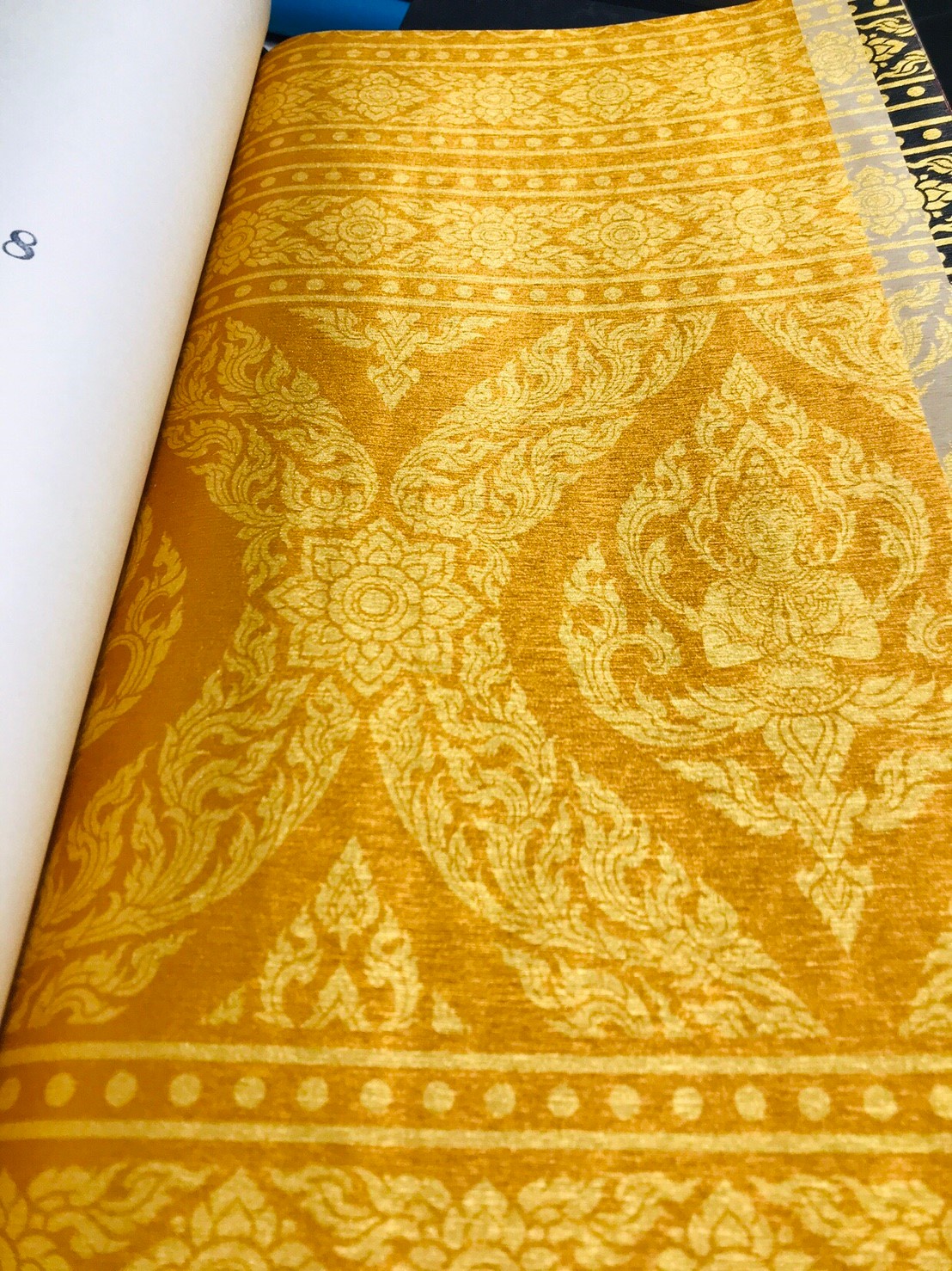 วอลเปเปอร์ลายไทย ลายเทพพนม (ขอบบนล่าง) ทอง BD122-12