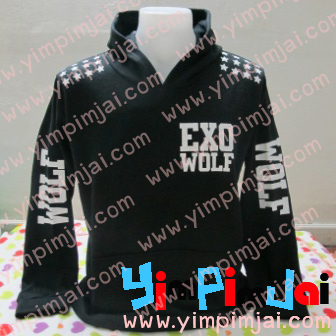 งานสกรีน wolf ที่แขนเสื้อผ้ากันหนาว