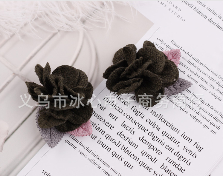 ดอกไม้ผ้าพร้อมใบไม้ ขนาด 4 ซม. มี 8 สีให้เลือก#CR036