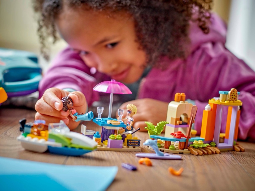 เลโก้ LEGO Friends 42672 Creative Beach and Travel Suitcase