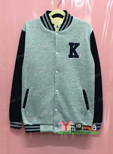 เสื้อกันหนาว เบสบอล สีเทา แขนยาวดำ กระดุมขาว มีกระเป๋า สกรีนตามสั่ง M K KAE