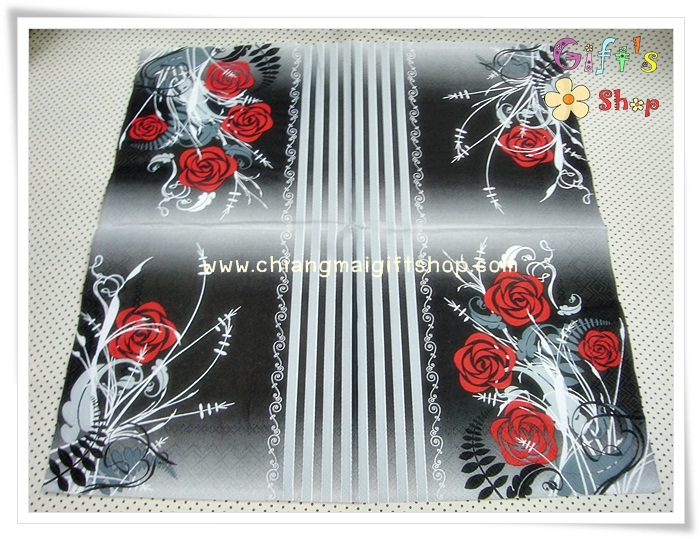 กระดาษแนปกิ้น ลายดอกไม้สีแดง พื้นหลังสีดำ
