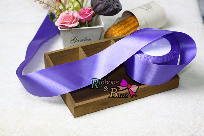 ริบบิ้นผ้าซาตินสีม่วง ม้วน 25 หลา SA021