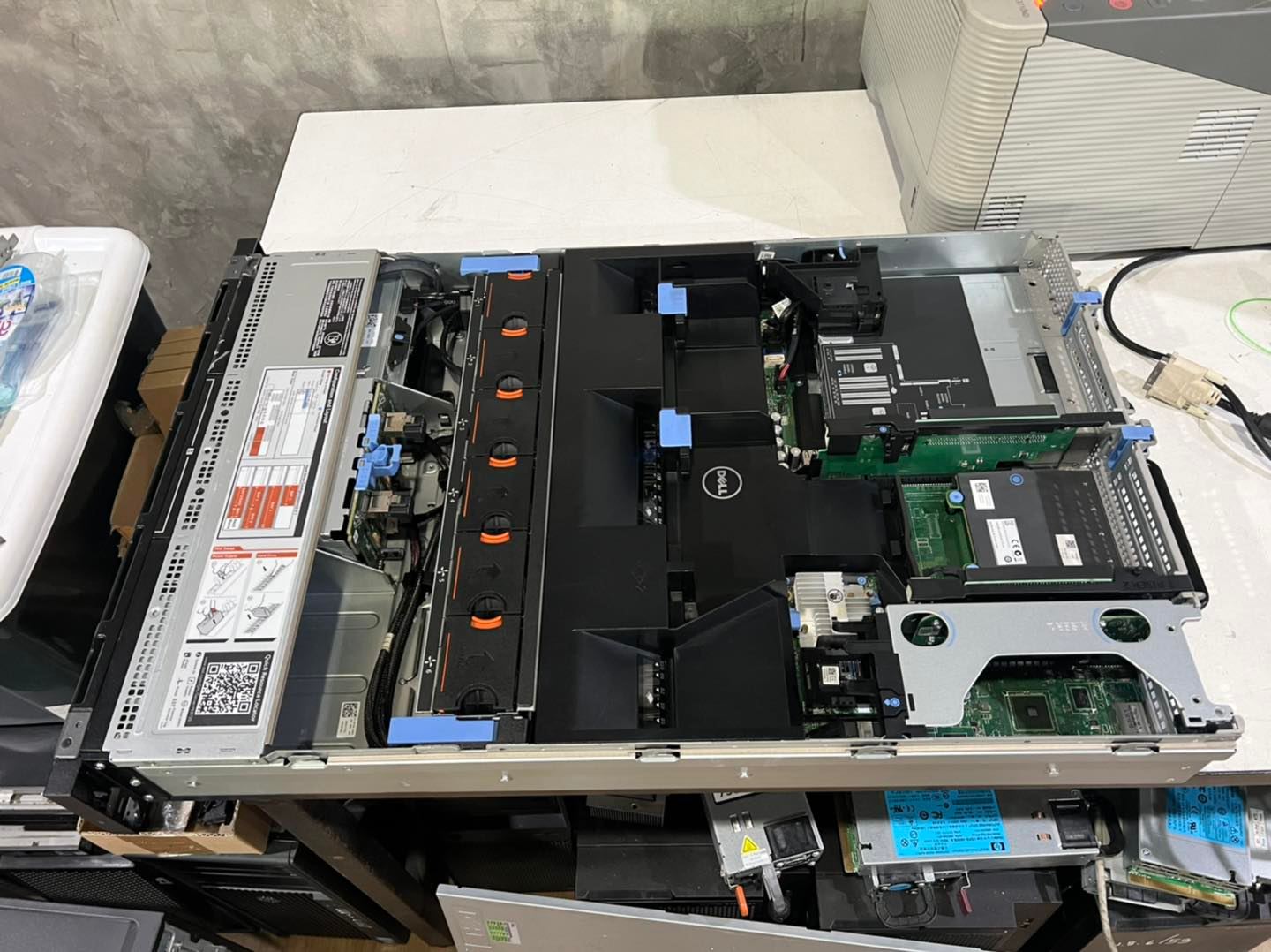 Server dell r720 2cpu 32gb 24cores server มือสองพร้อมใช้งาน