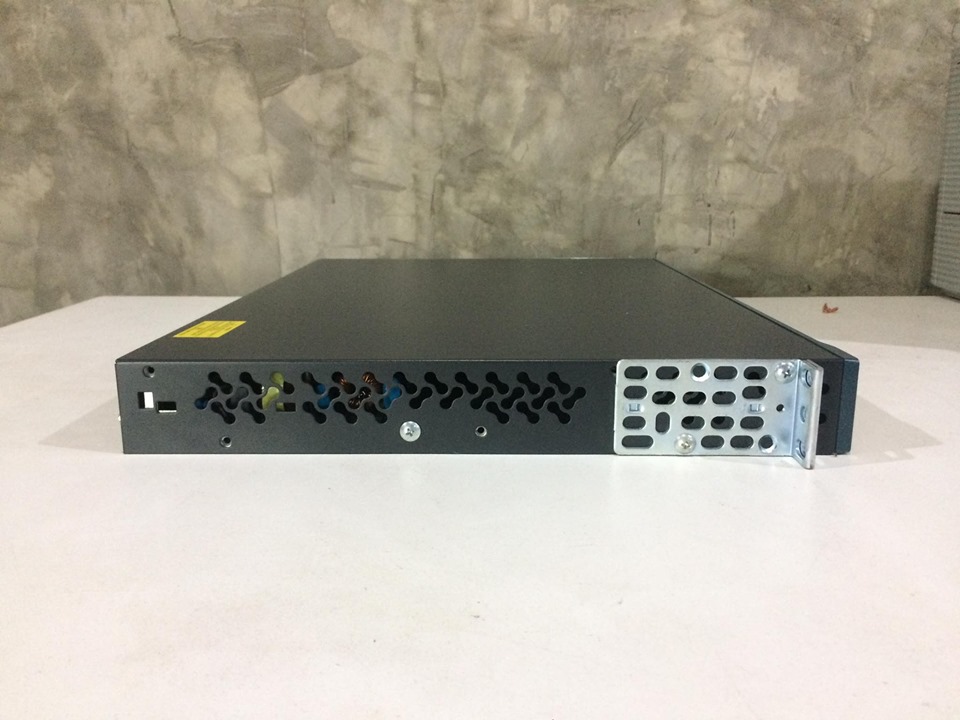 Cisco 2960 24 port 8 PoE มือ 2 พร้อมใช้งาน