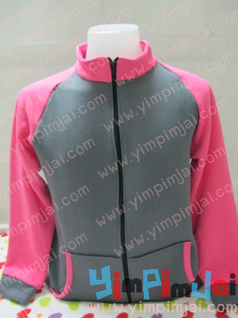 เสื้อกันหนาว คอเต่า ซิปหน้า ไหล่สโลป ปักด้านหลัง