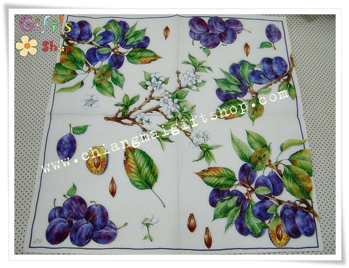 กระดาษแนปกิ้น ลายลูกพรุน ดอกไม้สีขาว พื้นหลังสีขาว
