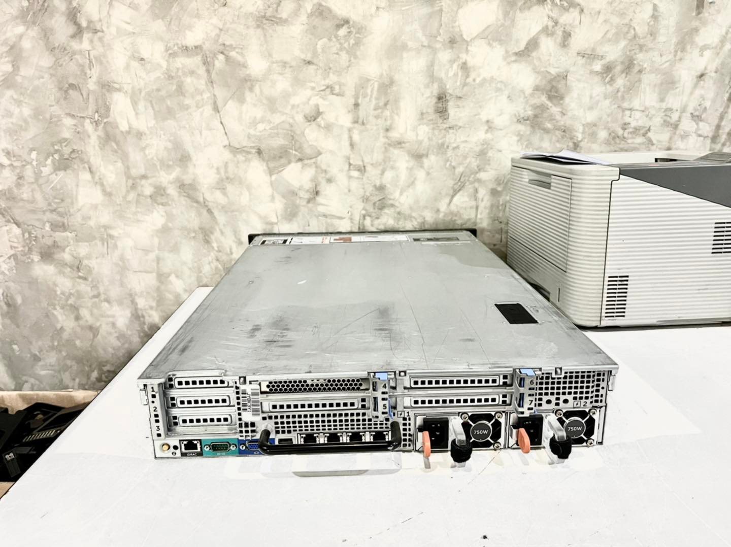 Server dell r720 2cpu 32gb 24cores server มือสองพร้อมใช้งาน