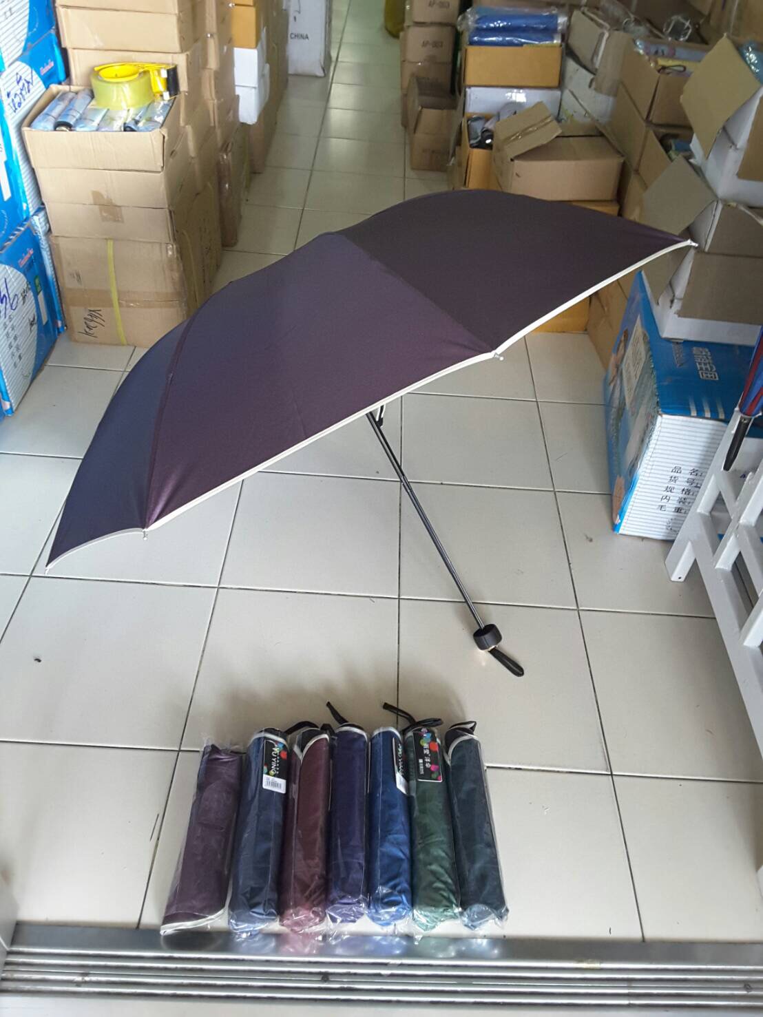 ร่มพับ3ตอนสีพื้นยูวีนอก