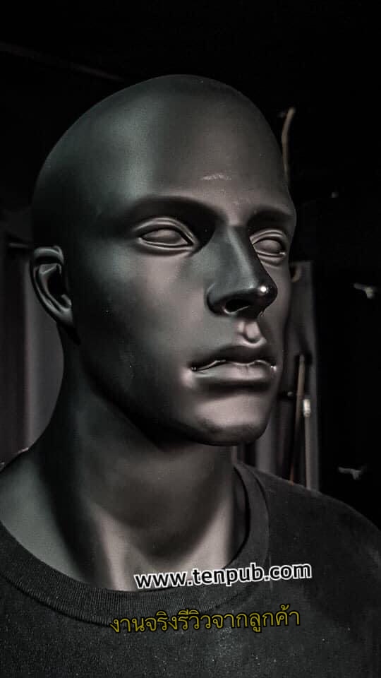 หุ่นนักกล้าม Under Armour