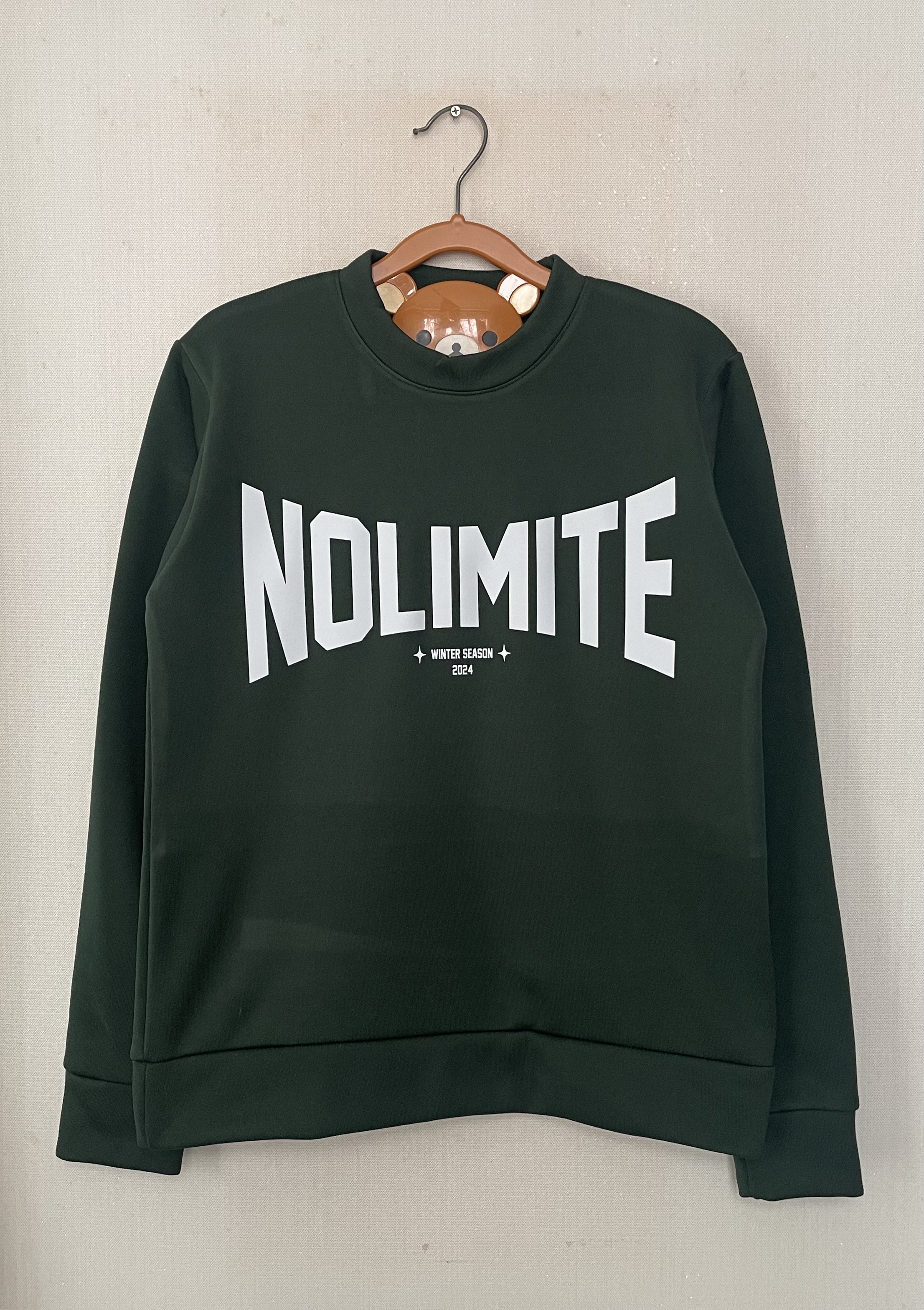 เสื้อเสวตเตอร์เขียวเข้ม