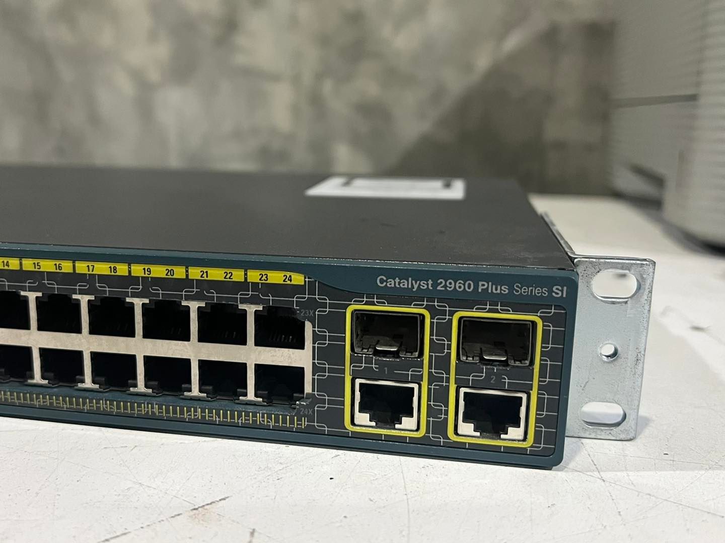 Switch Cisco 2960 Plus 24TC S switch มือสองพร้อมใช้งาน