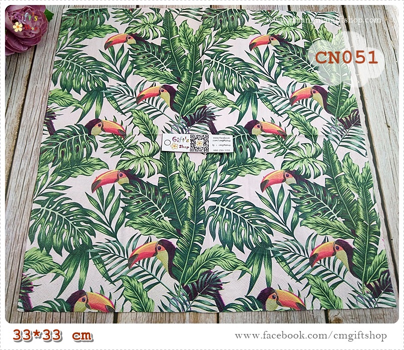 กระดาษแนปกิ้น, ลายนกเงือกในป่า, ลายนกเงือก, ลายป่าไม้, ลายป่าทรอปิคอล, ลายนก, ลายใบไม้, พื้นหลังสีครีม, พื้นหลังสีน้ำตาลอ่อน, ลายสัตว์ป่า