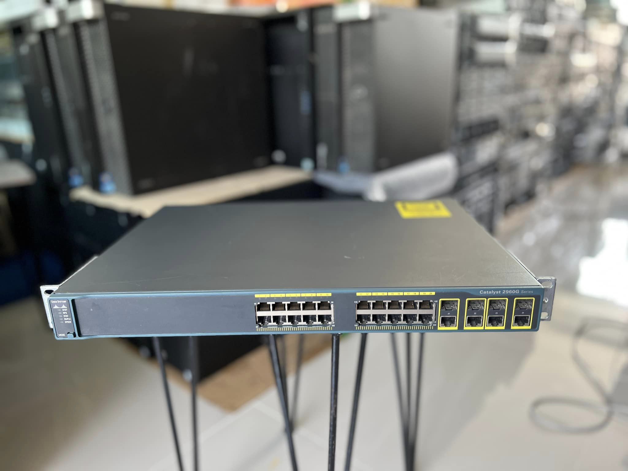 cisco 2960g 24tc l gigabit มีหู และสายไฟ ให้ สวิทซิสโก้มือสองพร้อมใช้งาน