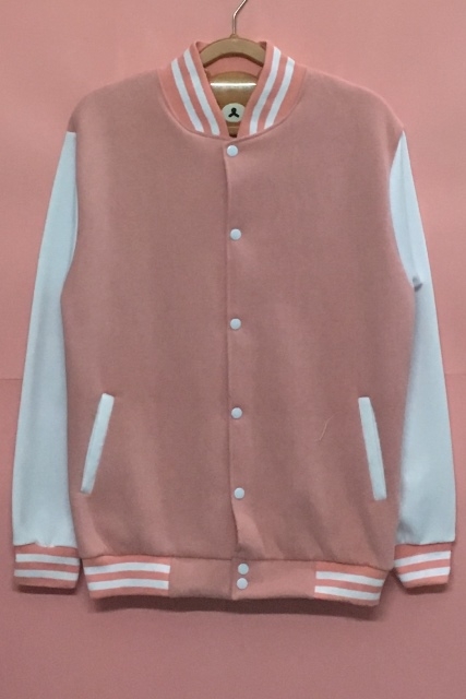 เสื้อแจ็คเก็ตเบสบอลสีชมพูโอรสแขนขาว