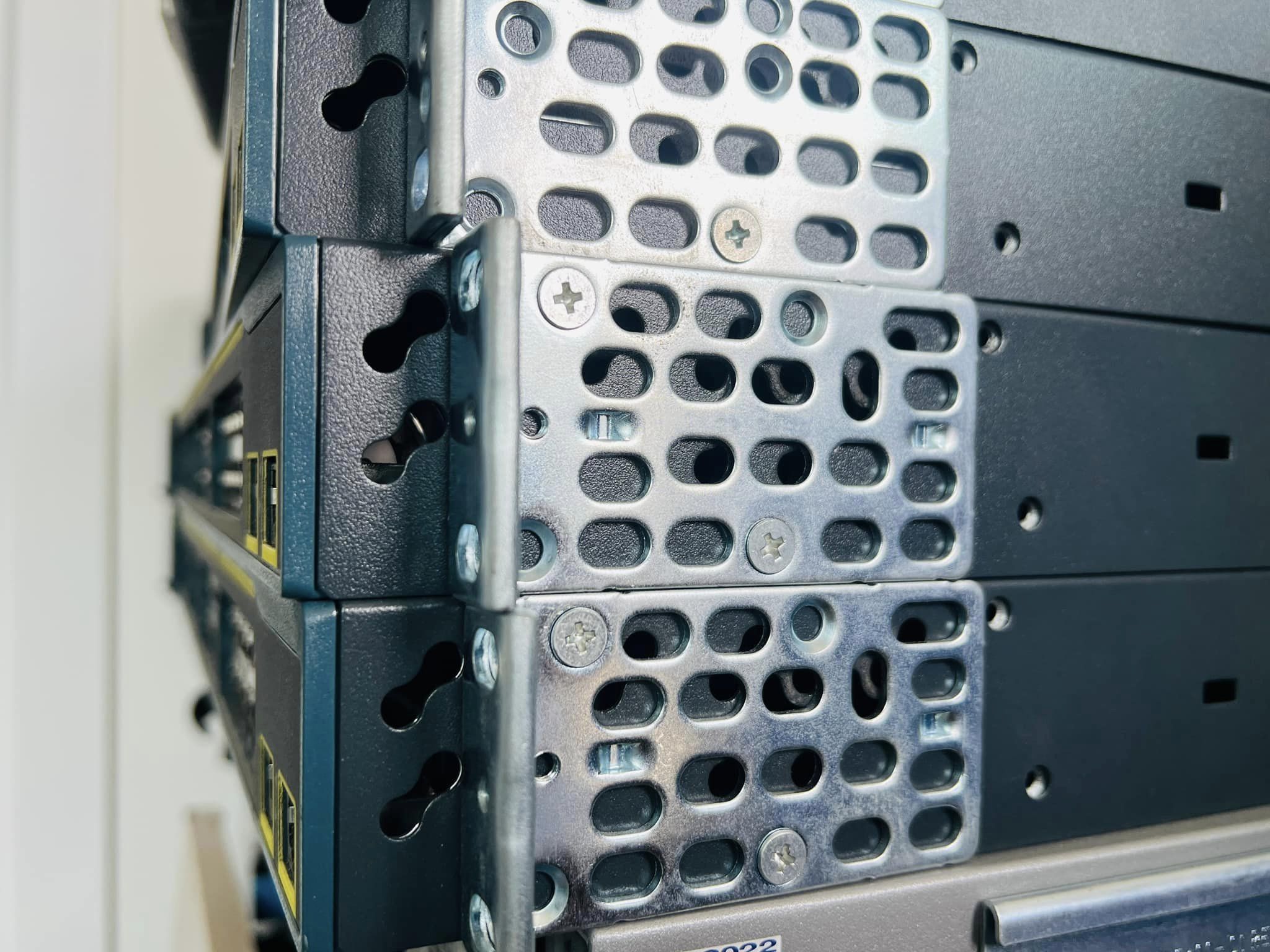 หู cisco 2960 3560 3750 มีน๊อตให้ 4 ตัว มือสองพร้อมใช้งาน