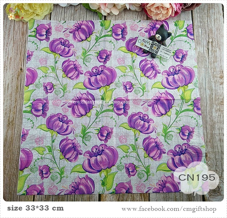 กระดาษแนปกิ้น, ลายดอกไม้สีม่วง, ลายเต็มผืน, ลายดอกไม้, ลายดอกไม้โทนสีม่วง, ลายดอกไม้ใหญ่ๆ, พื้นหลังสีอ่อน, ลายเล็กๆ