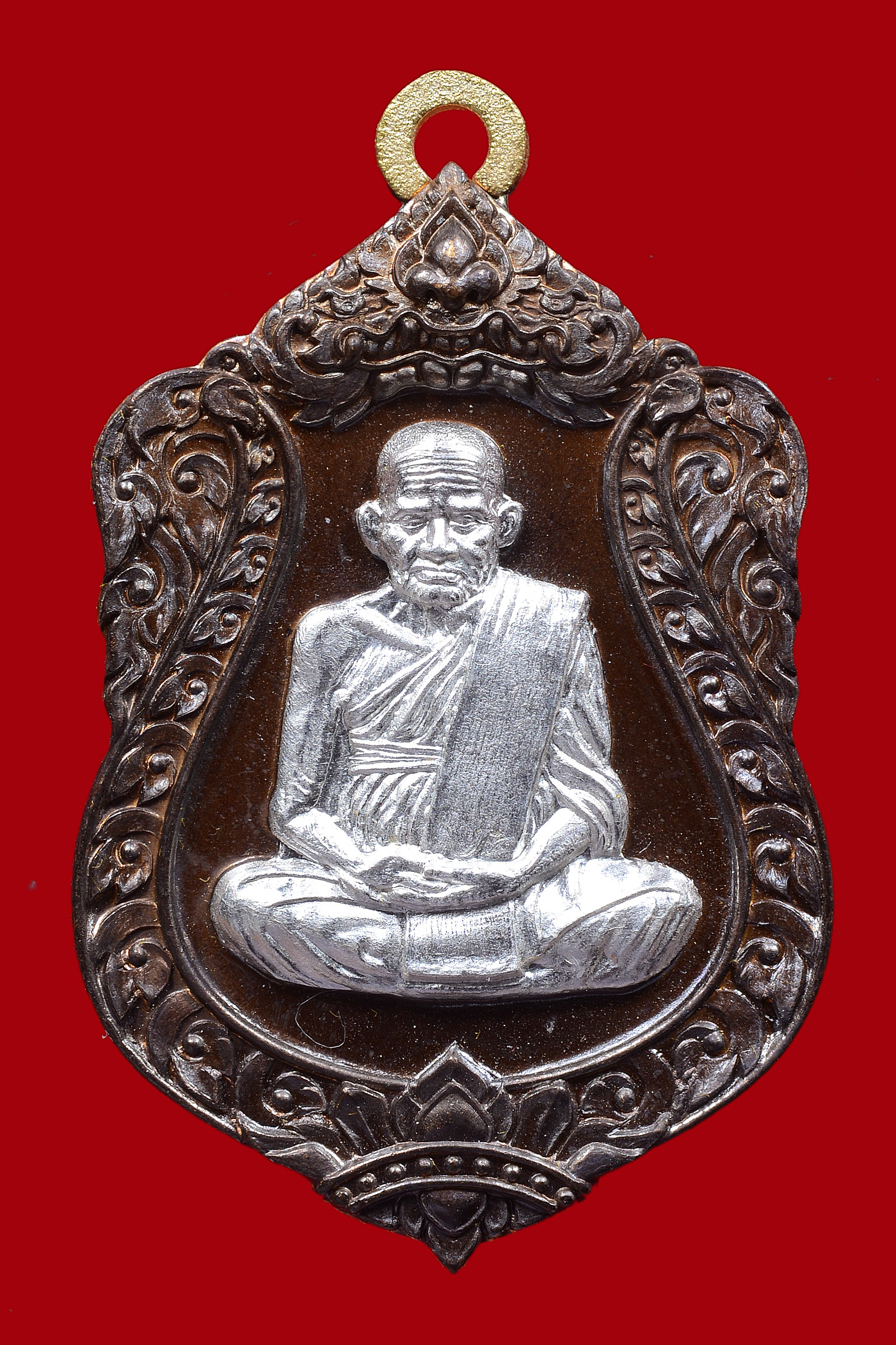 เหรียญเสมา รุ่น 111 ปี หลวงพ่อเงินวัดบางคลาน เนื้อนวะ ติดห่วงทอง หน้ากากเงิน ปี 2557 ครับ