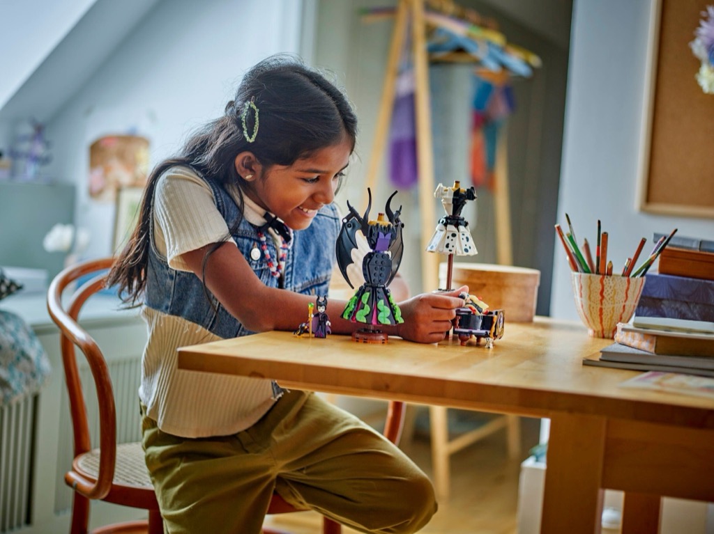 เลโก้ LEGO Disney 43262 Maleficent's and Cruella De Vil's Dresses