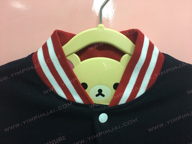 เสื้อแจ็คเก็ตกรมท่า แขนเทา แต่งปักจั๊มแดงริ้วขาว