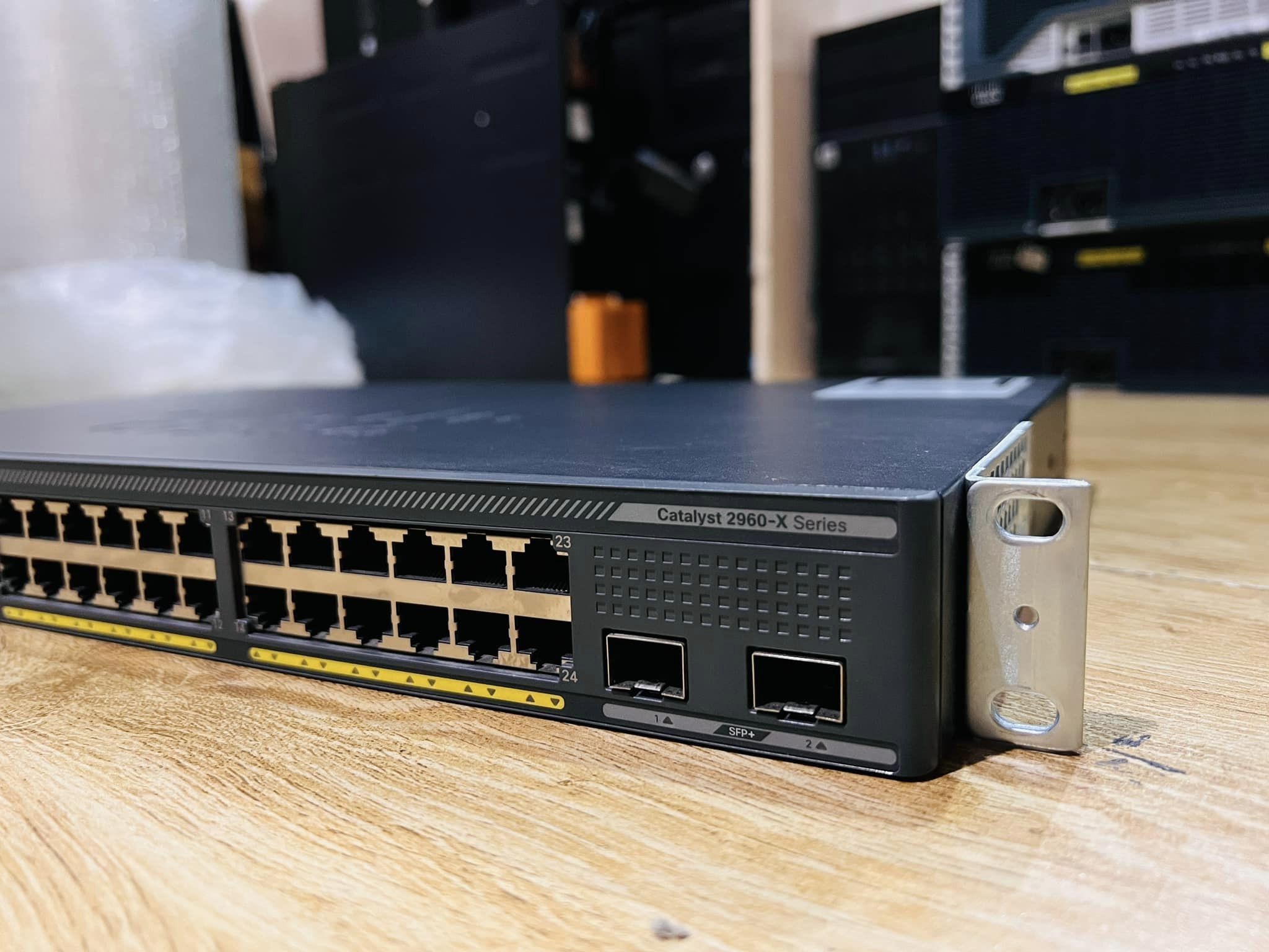 cisco 2960x 24td l gigabit 10g sfp plus สวิทมือสองพร้อมใช้งาน