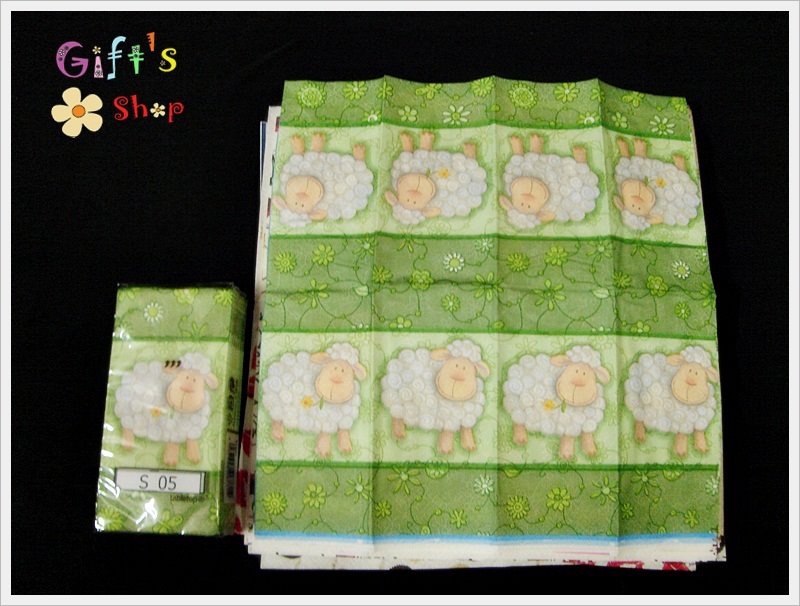 กระดาษแนปกิ้นยุโรป, ลายแกะน้อยสีขาว , พื้นหลังลายดอกไม้สีเขียว, ลายแกะ, ลายเล็กๆ