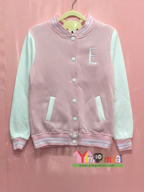 เสื้อกันหนาว เบสบอล สีชมพู แขนยาวขาว กระดุมขาว มีกระเป๋า สกรีนตามสั่ง E A P