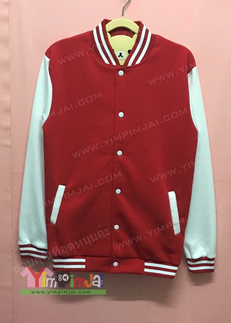เสื้อแจ็คเก็ตเบสบอลแดงแขนขาว