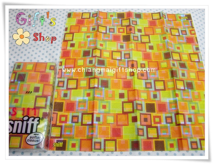 กระดาษแนปกิ้น ลายสีเหลี่ยมซ้อนๆ สีโทนร้อน เหลือง น้ำตาล เขียว