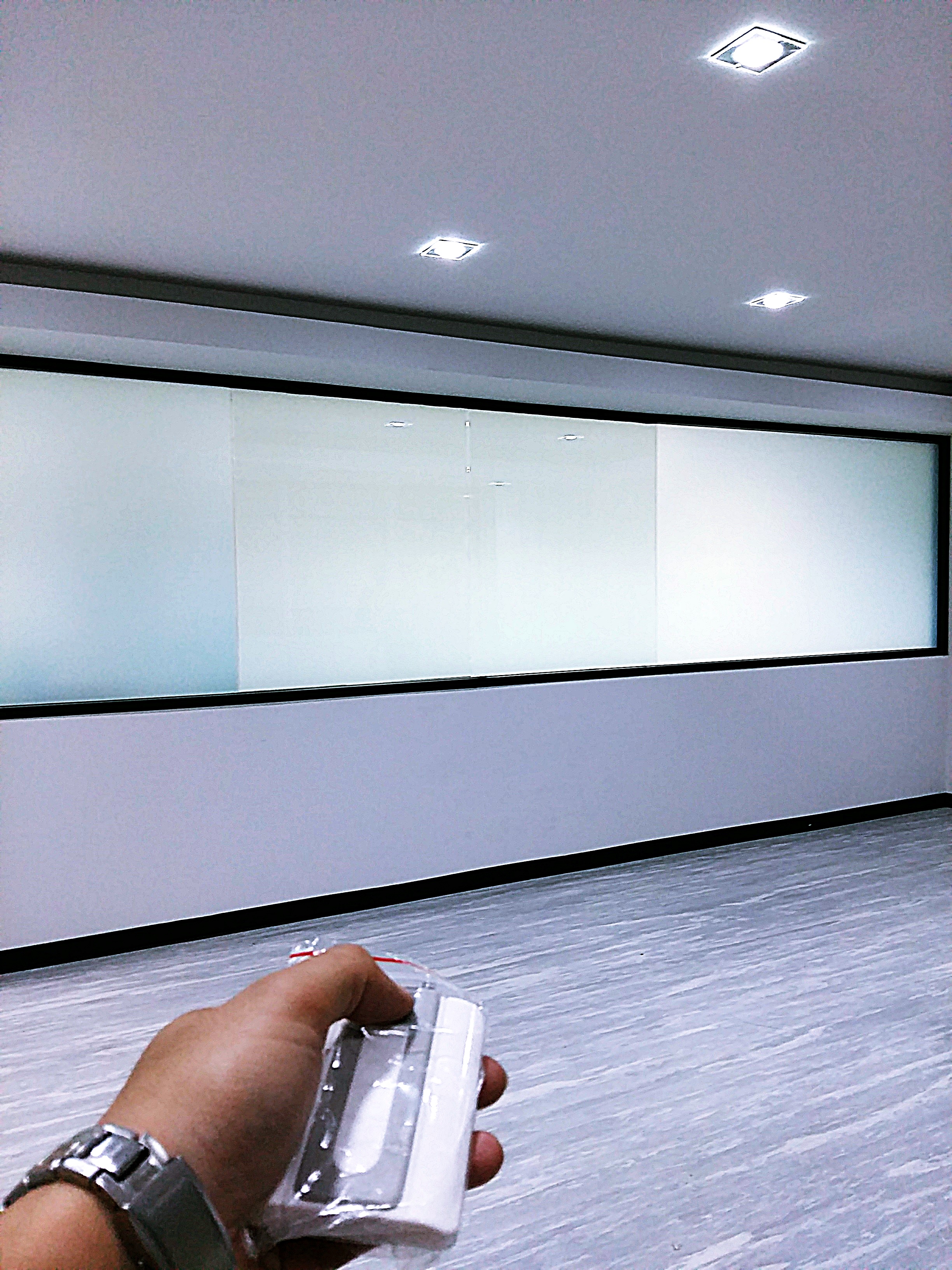 กระจกอัจฉริยะ ฟิล์มอัจฉริยะ เปลี่ยนกระจกใสเป็นทึบ ทึบเป็นใส เพียงปลายนิ้วสัมผัส