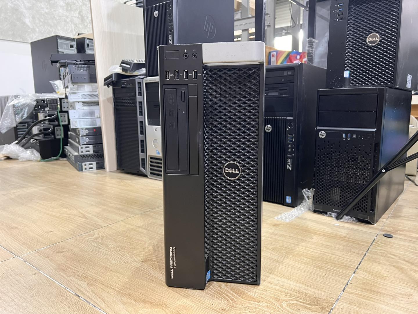 Dell T5810 ddr4 32gb workstation มือสองพร้อมใช้งาน